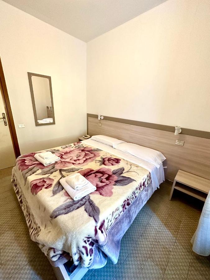 Hotel Aurora Специя Екстериор снимка